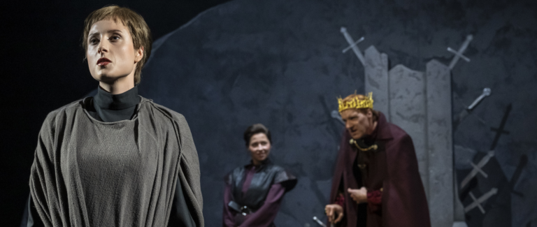 Szene aus der Macbeth-Inszenierung der Landesbühne Niedersachsen Nord.